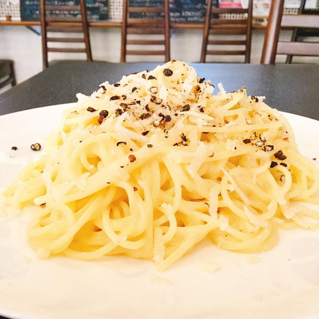 Spaghetti cacio e pepe
カチョ・エ・ペペ
チーズと黒胡椒のスパゲッティ