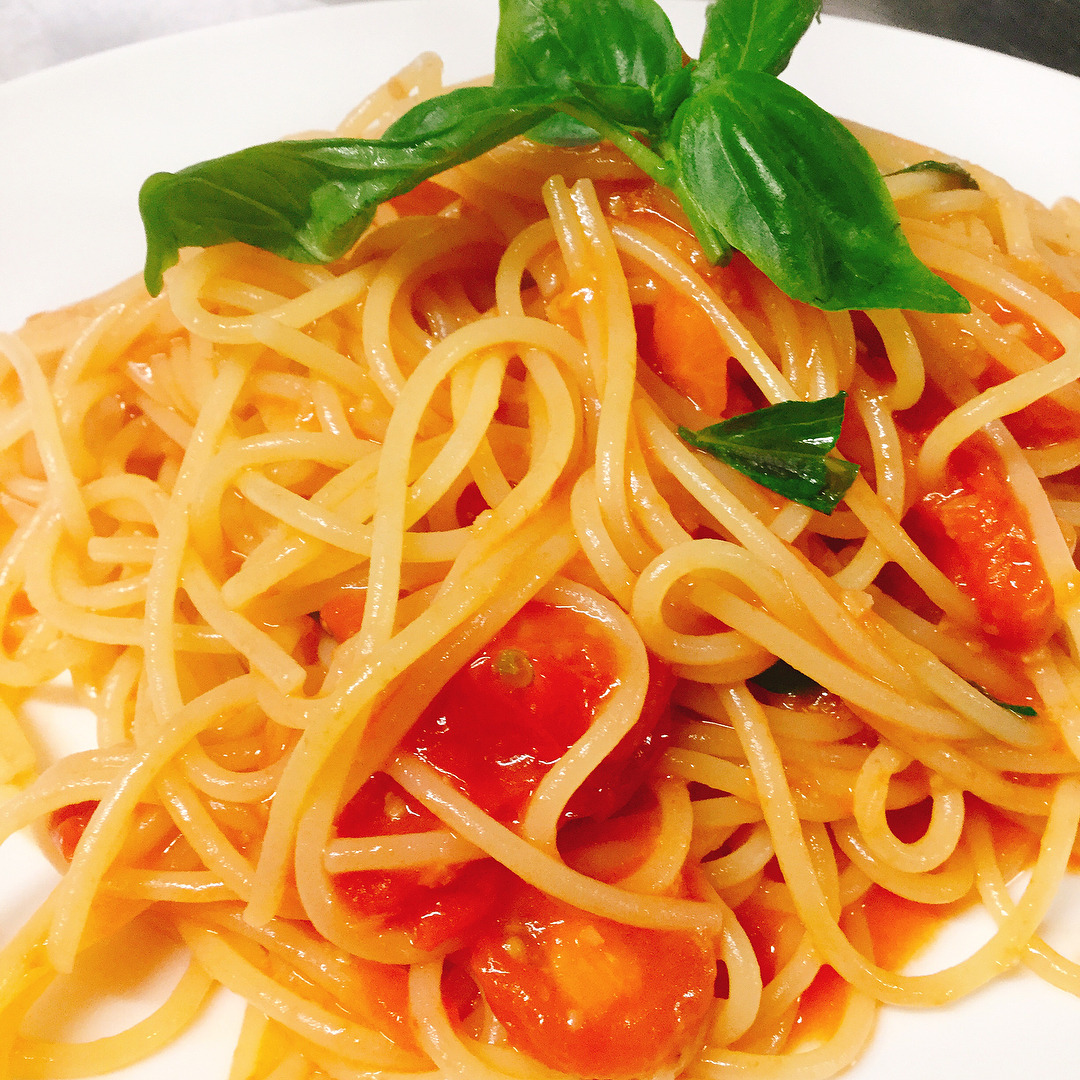 チェリートマトのスパゲッティ 写真でもわかるおいしーいミニトマトを使ったパスタ
おすすめです️