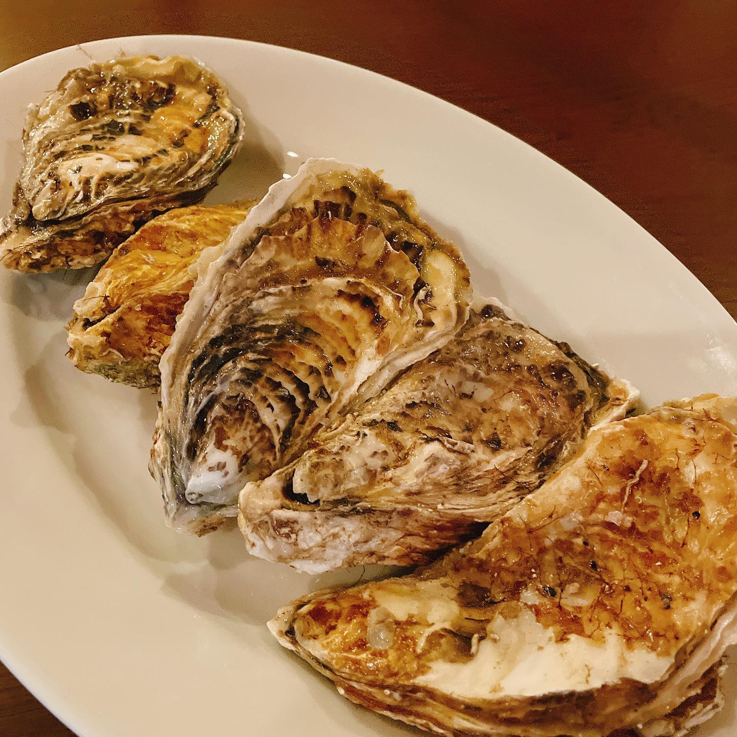 北海道、仙鳳趾の牡蠣入荷しました🦪

クリーミーで濃厚な美味しい牡蠣です。
まずは生でどうぞ
レモンとオリーブオイルでシンプルにお出しします。(テイクアウト不可です)

本日も宜しくお願いします🏻


10月末までのキャンペーン
①ご予約時インスタ見たで乾杯スプマンテサービス
②ボトルワイン2本目半額(一部対象外)

24日(日)はイベント出店
#牡蠣　 使えます
#カウンター席　あります
美味しいグラスワインあります
#肉の盛り合わせ　 手打ちパスタ　ピッツァ
#イタリア料理　
パラヴィーノワインアカウント
@paravino.vino
パラヴィーノテイクアウトアカウント
@paravino.takeout