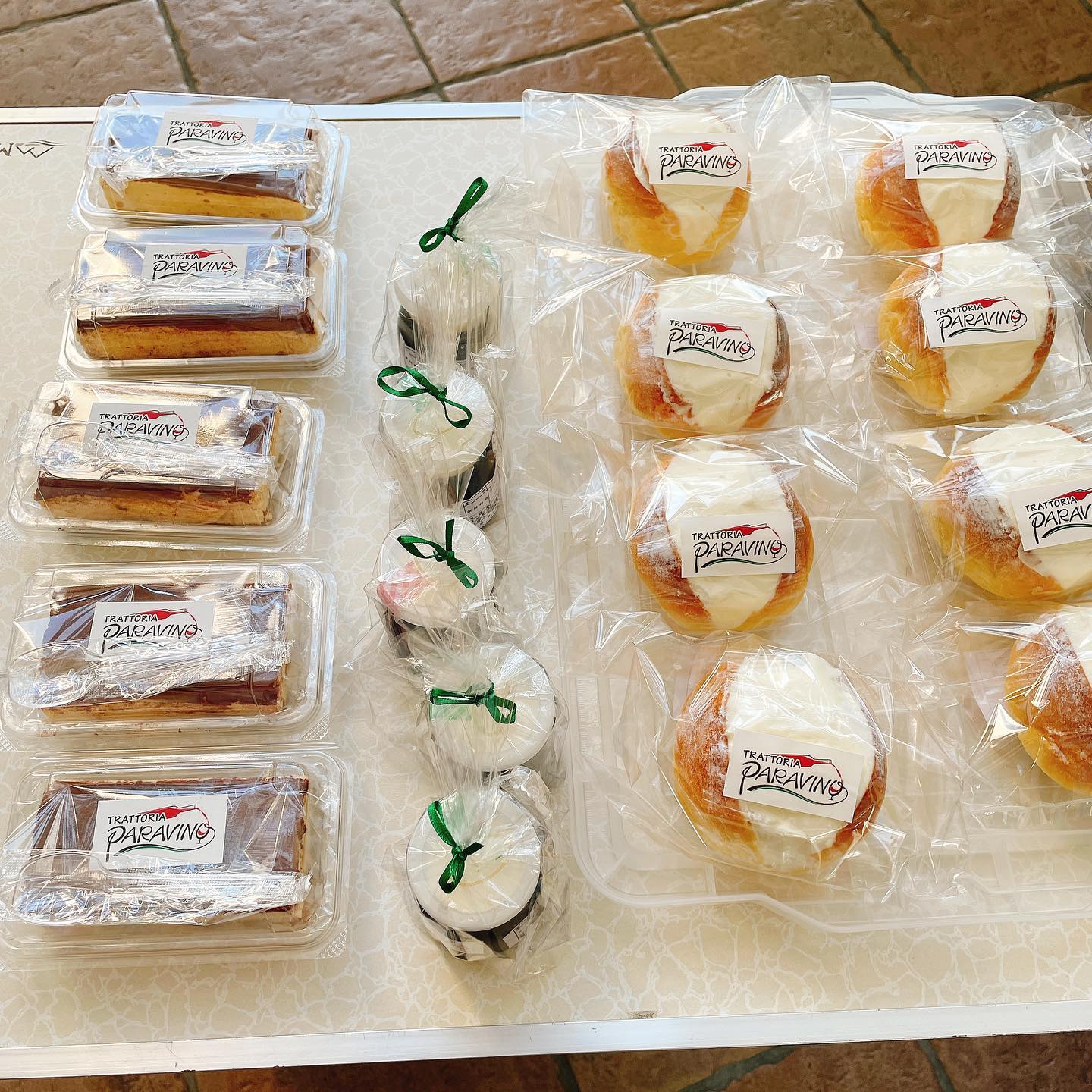 明日18日〜太田市役所のスイーツ自販機( @sweets_vendor )がイオンモール太田でも販売開始します️

パラヴィーノの出品は、市役所と同じ #マリトッツォ、 #ティラミス、 #エスプレッソコーヒーゼリー　の3点+自家製ドレッシング2種類(サンロードトマトとハラペーニョ)
となってます

太田の色々なお店のお菓子やドレッシングが買えますので、イオンに行った際にはぜひ立ち寄ってみてください

============================
イタリアンおせちご予約受付中です。
群馬gotoeat使えます。
℡ 0276-55-5886 
DM @trattoria_paravino
============================
使えます
#カウンター席　あります
美味しいグラスワインあります
#肉の盛り合わせ　 手打ちパスタ　ピッツァ
#イタリア料理　
パラヴィーノワインアカウント
@paravino.vino
パラヴィーノテイクアウトアカウント
@paravino.takeout